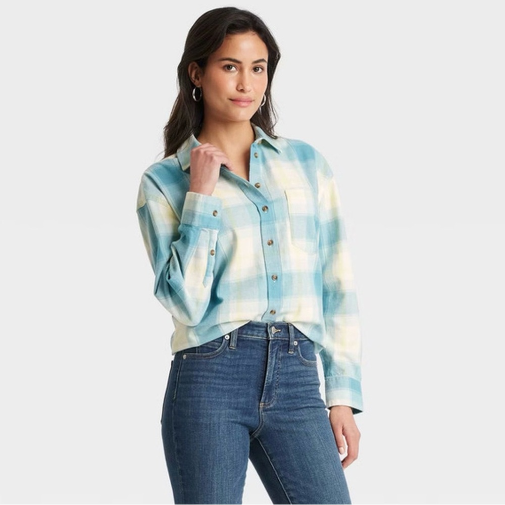 NWT Universal Thread Blue and White Oversized Shirt - M